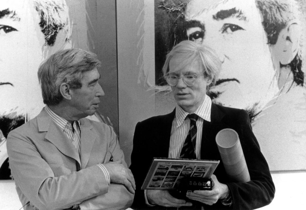 Hergé et Andy Warhol lors d uvernissage à la galerie D. à Bruxelles (26 mai 1977 ; copyright Hergé et Moulinsart 2013))