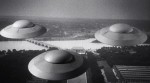 Photogramme issu de "Les Soucoupes volantes attaquent" (Earth vs. the Flying Saucers), réalisé par Fred F. Sears (1956).