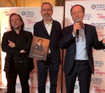 Guy Delcourt, éditeur heureux, lors de la remise du Prix Landerneau 2019, entouré d'Alain Ayroles et de Michel Édouard Leclerc
