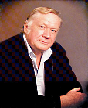 Horak dans les années 1980 et en 2005, présentant une partie de ses oeuvres.
