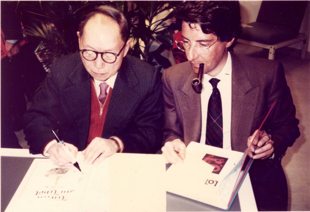 Photo avec Tchang, lors d’une séance organisée par Jacques Langlois chez Total (où il travaillais alors) en 1987.