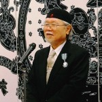 Leiji Matsumoto lors de la remise de l'ordre de chevaliers des Arts et des Lettres en 2012.