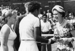 Althea Gibson et la reine Elizabeth II à Wimbledon en 1957.